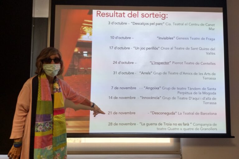 Àngels Sellés al sorteig de l’ordre de representacions del Concurs de Teatre